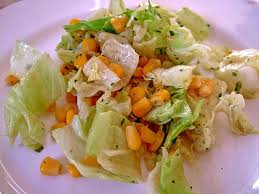 Eisbergsalat Mit Mais Und Joghurtsauce Von Tweetie112 Chefkoch Rezept Joghurtsauce Eisbergsalat Salat