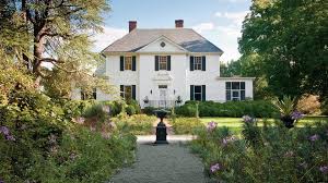 Gracious Gardener In Historic Hillsborough North Carolina A Passionate Gardener Pays Homage To An Old L North Carolina Homes Gorgeous Houses Historic Homes
