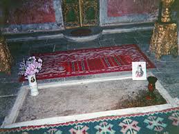 Acesta a fost fiul lui vlad i basarab ( cunoscut sub numele de vlad dracul ) si nepot al lui mircea cel batran. Mormantul Lui Vlad Tepes Set De Argumente Interpretare Izi Travel