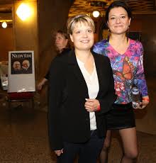 Po třech rozvodech se zpěvák, kytarista a hudební skladatel jan nedvěd dal dohromady s o 37 let mladší pavlínou jiráskovou, která si. Celebwiki Cz Pavlina Jiraskova Nedvedova