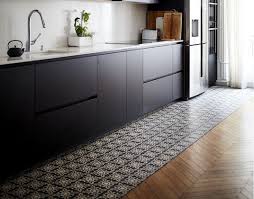 Salah satu keunggulan keramik lantai ialah desainnya tersedia dalam beragam warna, motif, dan tekstur. 17 Desain Keramik Lantai Dapur Saatnya Memilih Keramik Yang Cantik Rumah123 Com