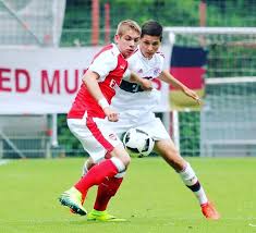 Emile smith rowe born 28th july 2000, currently him 20. Talented Winger Emile Smith Rowe Signs Professional Contract With Arsenal Jeorge Bird S Arsenal Youth