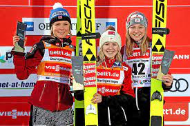 Ohne netz und doppelten boden absolvieren sie im skisprung kurs ihre ersten großen sprünge. Skispringen Holzl Holt Double In Oberstdorf Sport Orf At