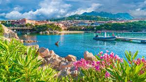 It is immediately to the south of corsica (which belongs to france). Die Schonsten Stadte Sardiniens Christophorus Reisen