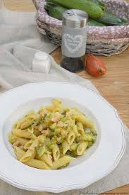 Pasta Con Salmone E Zucchine Senza Panna Ricette Ricette Pasta Al Salmone Cene Veloci