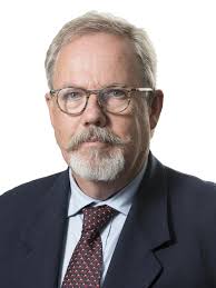 Marion councillor Bruce Hull apologises to council staff for criticising  them