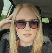 Allyson Hendrix's Instagram, Twitter & Facebook