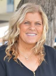 Lisa Dorsey's Instagram, Twitter & Facebook