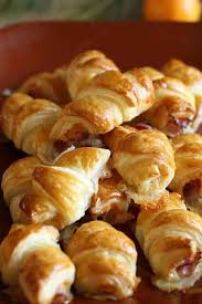 Each one has about 135 calories and 85 calories from fat. Mini Ham And Cheese Croissants Entertaining With Beth