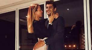 Álvaro morata es un jugador de fútbol español que juega de delantero. Alice Campello Mujer De Alvaro Morata Embarazada Informalia Es
