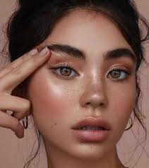 Beurre De Cacao Peau Cheveux Vergetures 10 Utilisations Du Beurre De Cacao Raffermir La Peau Du Visage Maquillage Mariage Maquillage Estival