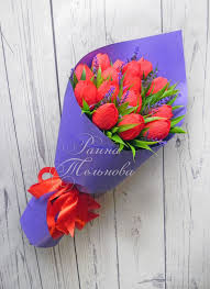 поделки на 8 марта из гофрированной бумаги и конфет Buket Iz Konfet Assol Buket Iz Konfet Floristika Idei Podarkov