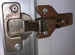 مستشار المطابخ On Twitter كما ذكرت كثيرا من تجربتي ومشاهدتي أردأ مفصلات السوق الإيطالية وهي أرخصها ثمنا تباع الحبة بقرابة ريال واحد