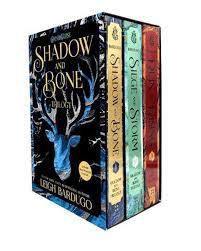 In a world cleaved in two by a massive barrier of perpetual darkness, where unnatural creatures feast on human flesh, a. Bol Com Shadow And Bone Trilogy Leigh Bardugo 9781250196231 Boeken