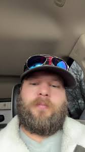 Joshua Bass (@theheeeyyybillyguy)