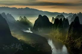 Yangshuo attractions are famous for towering karst karst mountains, winding rivers, waterways, rice paddies and more with visitors from all over the world traveling to experience yangshuo. Private Tagestour Von Yangshuo Nach Xianggong Mit Bootsfahrt 2021 Guilin Tiefpreisgarantie