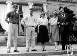 9 kwietnia zmarł książę filip, najdłużej żyjący małżonek władcy w historii imperium brytyjskiego, a także najstarszy współmałżonek za dwa miesiące skończyłby 100 lat. Ksiaze Laurent Ksiaze Filip Ksiezniczka Astrid Ksiezna Paola I Ksiaze Liege Albert 1980 Belgien