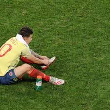 Colombia win free kick after james rodriguez pushes teammate into argentina player. El Lamento De James Rodriguez Argentina Estaba Muerta Y Paso A Semis Nosotros Hicimos Cosas Buenas Y Quedamos Afuera