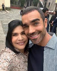 Raquel Garza (@raquelgarzatv) • Instagram photos and videos