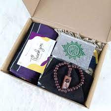 Jangan lupa traktiran selamat ulang tahun buat sahabat lelakiku. Hampers Gift Box A Kado Cowok Sajadah Sarung Kado Ultah Souvenir Sedia Hadiah Ulang Tahun Pacar