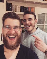 Proszę bardzo jaka miła niespodzianka! 😁✌️ Wczoraj odwiedził mnie z  noworoczną wizytą Ochman 🏆💪🤝 W odpowiedzi na Wasze pytania: na pewno coś  kiedyś wspólnie nagramy! Ale kiedy? 🤷‍♂️ all u need is