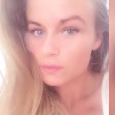 Mary Holoubek's Instagram, Twitter & Facebook