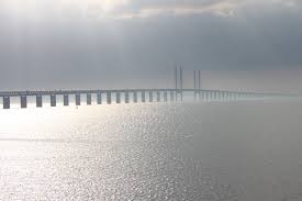 Här kommer man bron närmast och vandrar man längs stranden kan man fotografera bron från alla möjliga vinklar. Oresundsbron From Utsiktsplatsen Mapio Net