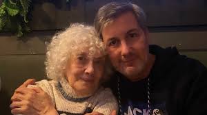 Bruno de Carvalho posa com a mãe em "date" e declara-se: “Esta é e será  sempre a rainha…”