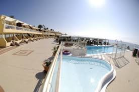 El complejo est� situado a s�lo 300 metros de la playa, a poca distancia de los centros comerciales kasbah y metro. Atlantic Beach Club
