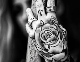 Whether you get a palm tree forearm tattoo or a palm tree tattoo on wrist, these tattoos look mesmerizing! 5 Dinge Die Du Uber Hand Tattoos Wissen Solltest Tattoo Netzwerk