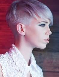 Ecco come avere un look di tendenza con un taglio all'ultimo grido. Capelli Corti Estate 2017 Vanityfair It