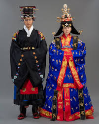 Hollyebok And Hwarot Korean Wedding Dresses Korean Traditional Dress Hanbok Korean Outfits