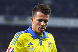 Он играет на позиции левый. Inter Und Co Waren Heiss Begehrter Schalker Vier Vereine Wollten Yevhen Konoplyanka