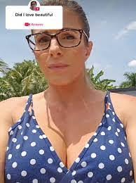 Sheena Chase's Instagram, Twitter & Facebook