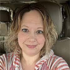 Kerri Hendrickson's Instagram, Twitter & Facebook