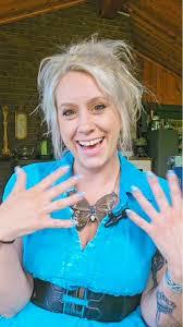 Janet Dilts's Instagram, Twitter & Facebook