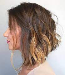 La modella ha cambiato look e si è fatta un bel taglio di capelli corto. Top 50 Acconciature Medie Per Le Donne Nel 2022 Capellidistile It