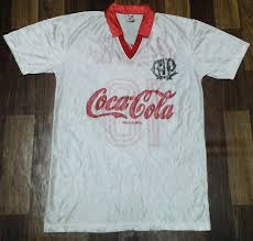 Ya en el año 1949 , el club paranaense se ganó el apodo de furacão, debido a una increíble racha de 11 partidos consecutivos ganados, en los cuales anotó 49 tantos. Atletico Paranaense Latihan Luangan Baju Bolasepak 1988