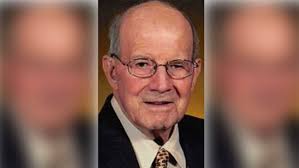 Manchester police officer fills in as pall bearer at World War II vet's  funeral