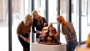 This installation takes small memories and trivial events tu Ernst Barlach Haus Hamburg Hermann Reemtsma Stiftung