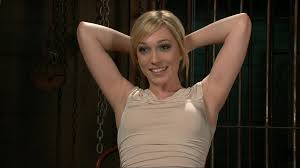 Kuuma teini tuhottu ja nai julkisesti