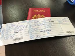 Sebuah kereta yang membawa lebih dari 100 pasien dan pekerja medis dengan peralatan pelindung lengkap meninggalkan kota menuju timur laut. Cara Masuk Thailand Dengan Kereta Kereta Sewa Alor Setar Kedah