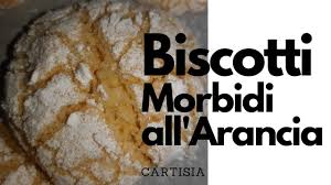 Aggiungere la scorza grattugiata e il succo dell'arancia e l'uovo: Biscotti Morbidi All Arancia Senza Bilancia Soft Orange Biscuits Youtube