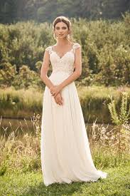 18750 a linie v ausschnitt hof schleppe chiffon brautkleid mit rüschen jjshouse. Stil 66132 Chiffon Rock A Linie Kleid Mit Empire Taille Und Flatterarmeln Lillian West