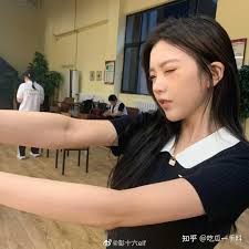 顶流网红彭十六，也被AI换脸，流出不雅视频，是一场科技造谣！ - 知乎