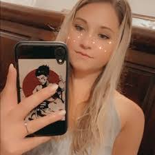 Mary Isakson's Instagram, Twitter & Facebook