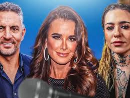 Kyle Richards Stops Morgan Wade Rumors About Magazine Cover Amid Mauricio  Umansky Split