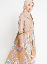 Dengan desain modern serta model terbaru membuat pakaian batik kombinasi dapat digunakan dalam berbagai aktivitas. 100 Inspirasi Model Gamis Batik Kombinasi Kain Polos Terbaru 2019 Batik Model Pakaian Gaun