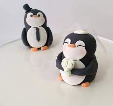 A plaque with your names and/or date can be included (its a free service). Penguin Wedding Cake Toppers Cake By Baked By Sunshine Cakesdecor