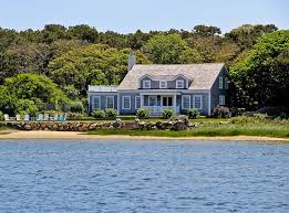 Traditionally, a cape cod cottage is a style of house originating in new england in the 17th century. Cape Cod Cottage Home Bunch Interior Design Ideas